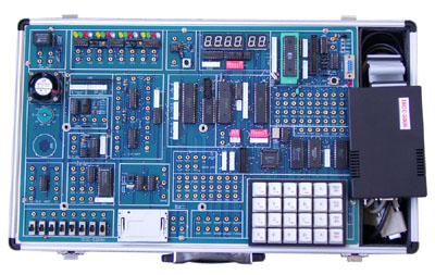    這是一款實(shí)驗(yàn)項(xiàng)目極其豐富,實(shí)驗(yàn)方式靈活,實(shí)驗(yàn)?zāi)K開放,仿真器外掛,功能非常強(qiáng)大,性能極其優(yōu)異的單片機(jī)教學(xué)實(shí)驗(yàn)儀,是《MCS-51單片機(jī)原理與接口》《單片機(jī)控制技術(shù)》《自動(dòng)化控制》等課程教學(xué)的*佳配套實(shí)驗(yàn)設(shè)備，為各類院校的教學(xué)實(shí)驗(yàn)、課程設(shè)計(jì)、畢業(yè)設(shè)計(jì)提供了良好的實(shí)驗(yàn)開發(fā)環(huán)境。也可作為科研、開發(fā)工作者的得力助手。 